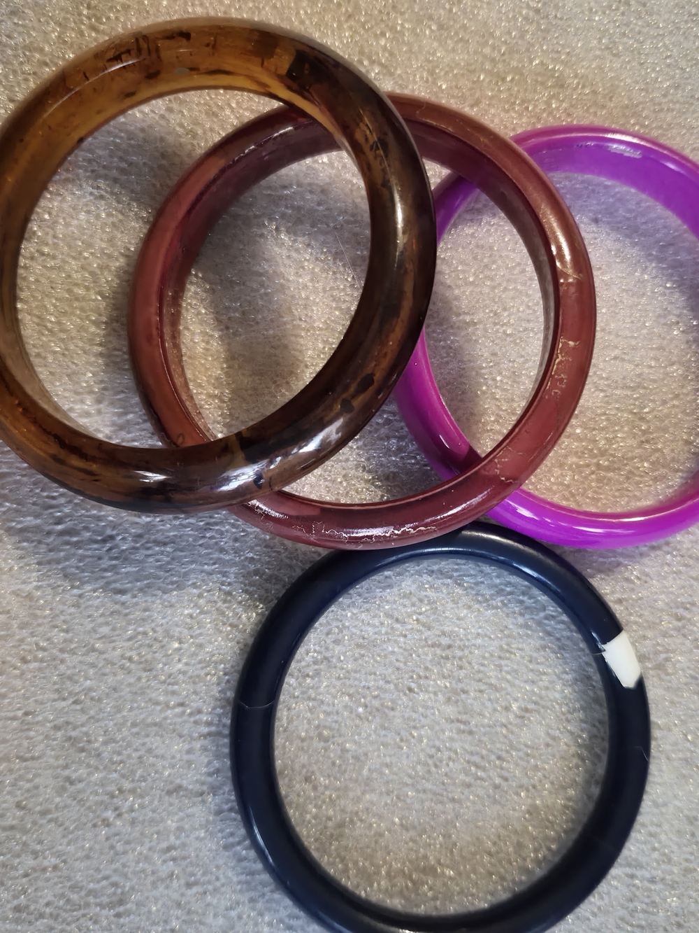 VTG 80's Set of 4 Women's Resin Bangle Bracelets in Brown, Mauve, Fuchsia, Black